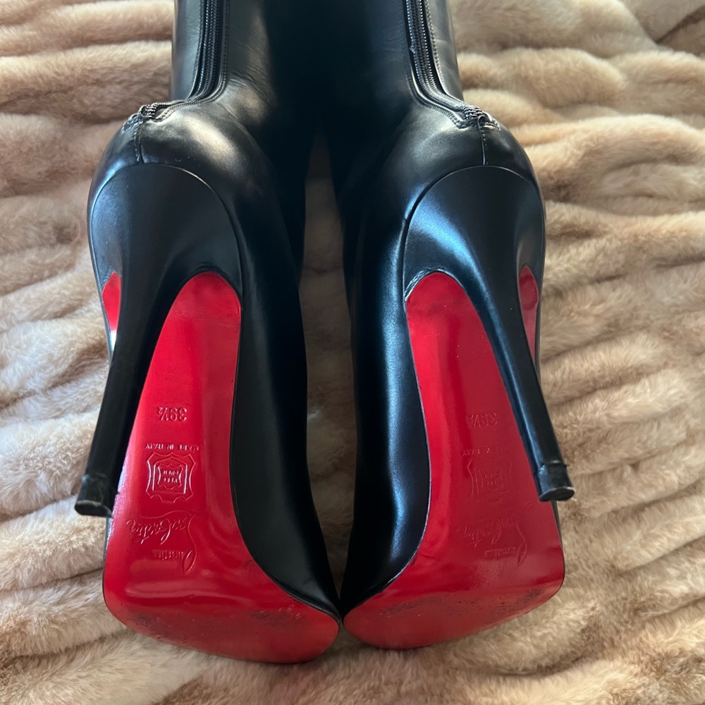 Christian Louboutin pointy toe black knee high boots zip 100 heels stiletto EUC